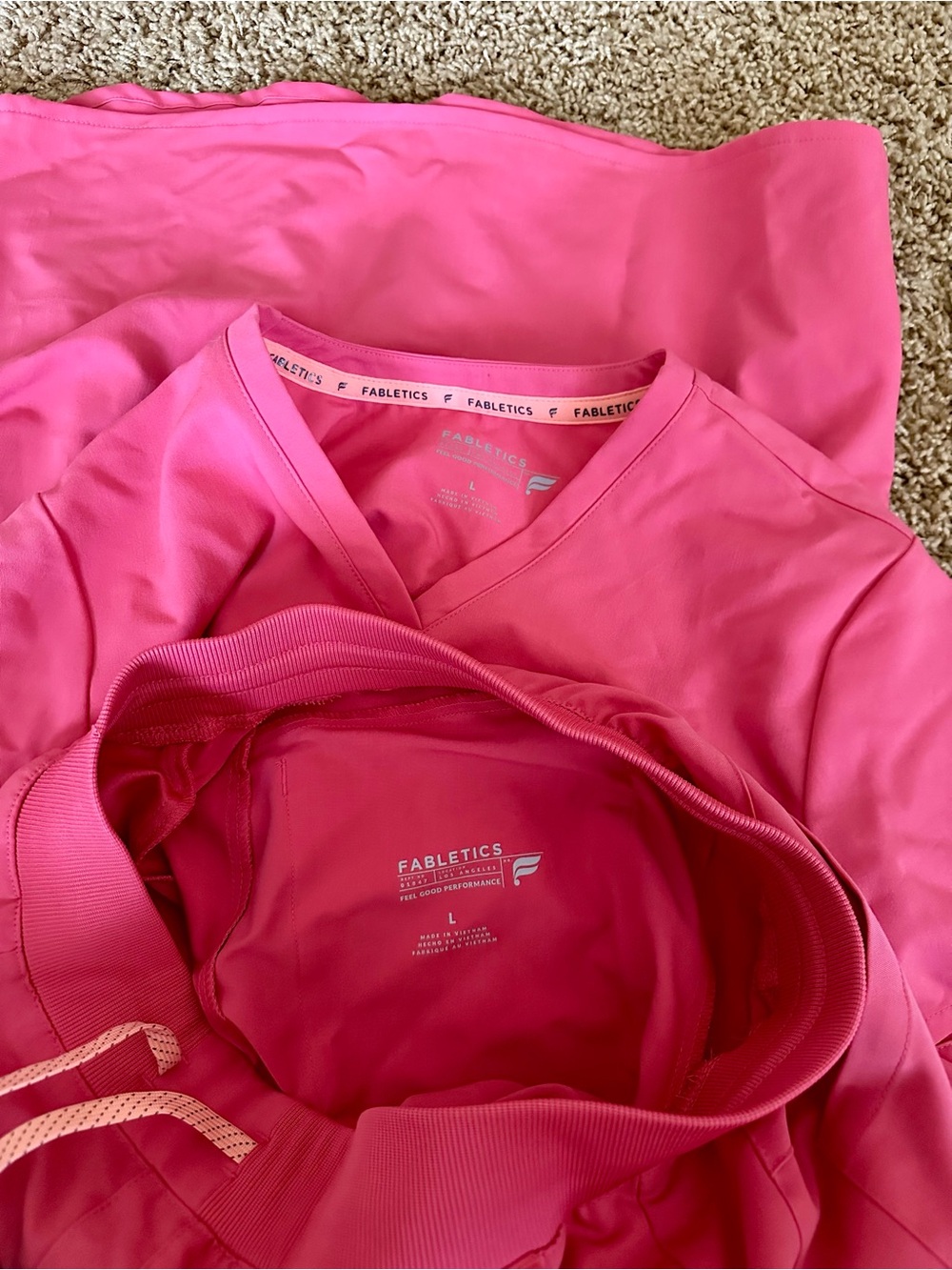 Pink Fabletics Scrub Set Large - Picture 11 of 11